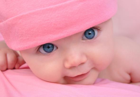 Τα νεογέννητα μπορεί να μην βλέπουν καλά, αλλά έχουν οξυμένη ακοή!