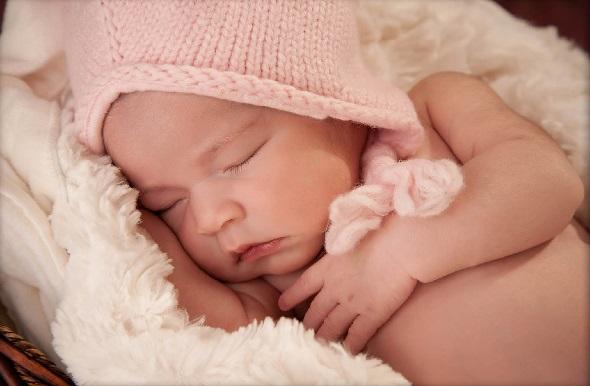 Ποιο είναι το ιδανικό περιβάλλον ύπνου για το νεογέννητο μωράκι σας