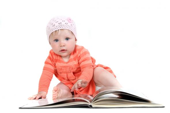 Μωρό που διαβάζει