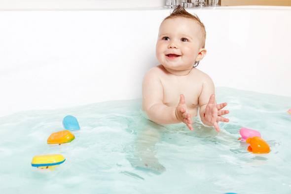 Με ποιους τρόπους το μπάνιο διεγείρει τον εγκέφαλο των μωρών