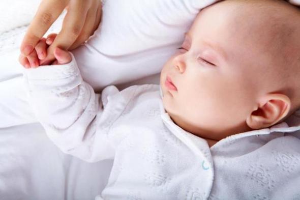 Γιατί είναι καλύτερο να βάζετε το μωράκι σας νωρίς για ύπνο;