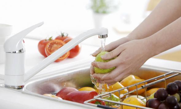 Ο καλύτερος τρόπος να πλένετε φρούτα και λαχανικά