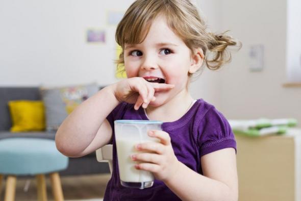 Εισάγοντας το αγελαδινό γάλα στην διατροφή του παιδιού