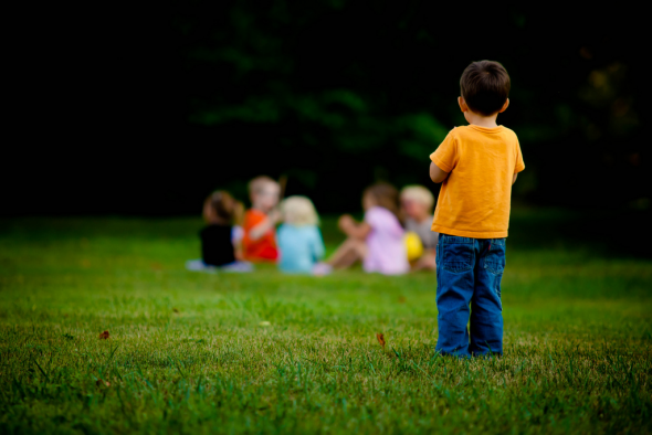 11 Tips για να Στηρίξετε ένα Κοινωνικά Αγχώδες Παιδί