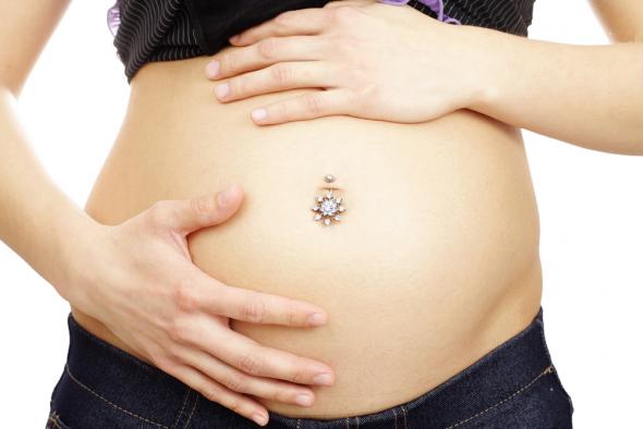 Σκουλαρίκι στον αφαλό και εγκυμοσύνη